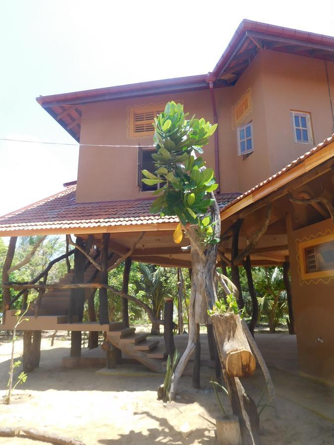Light House Beach Hut Komari 外观 照片