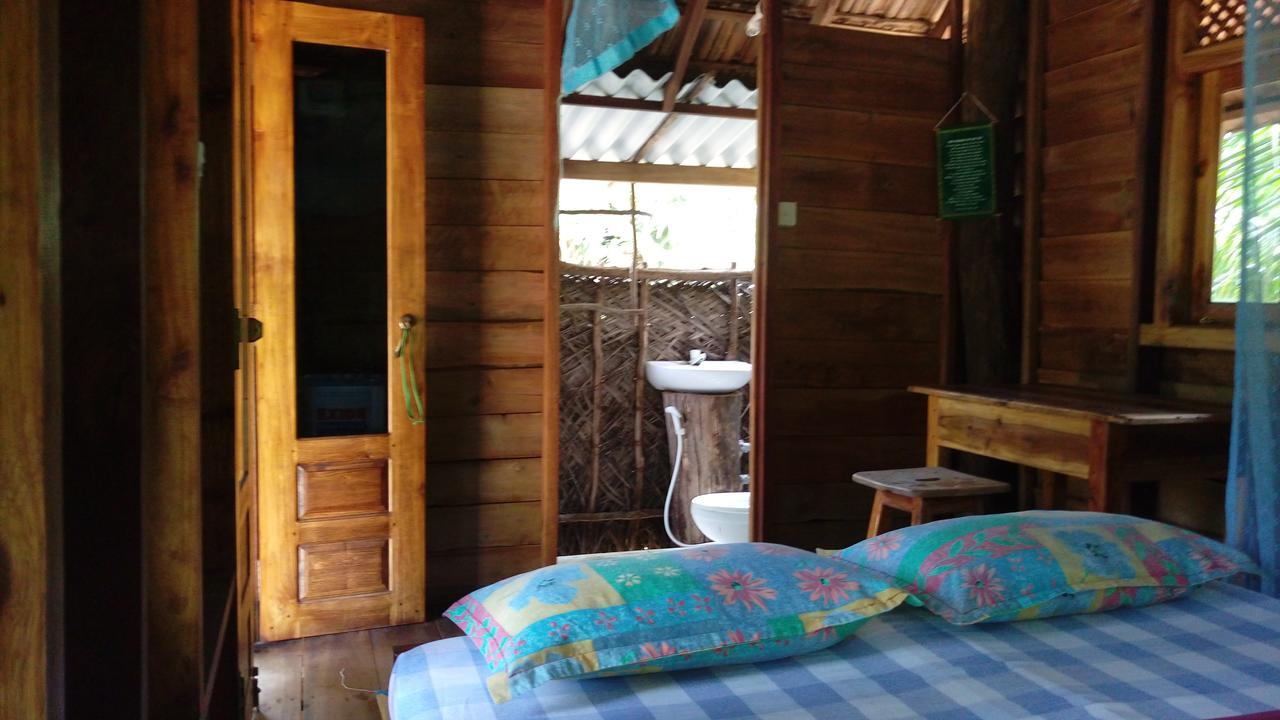 Light House Beach Hut Komari 外观 照片