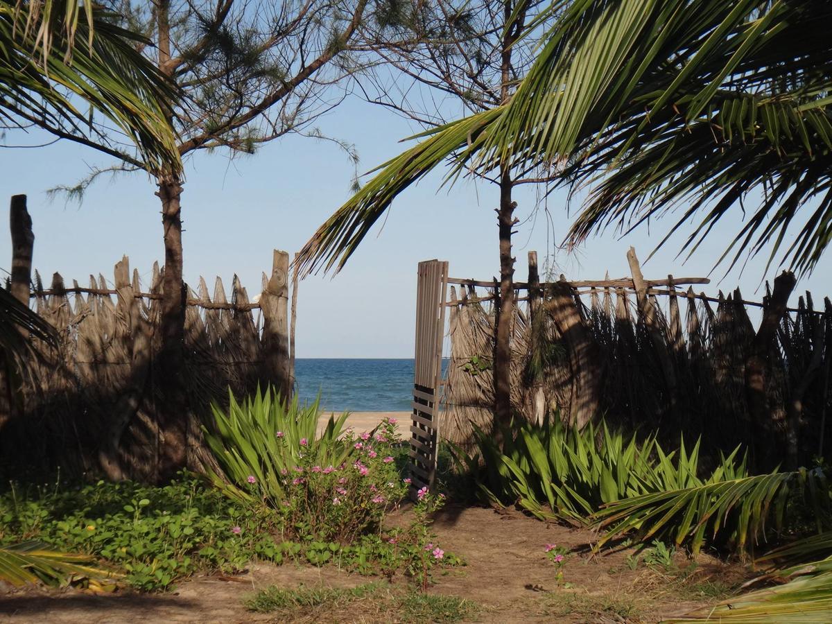 Light House Beach Hut Komari 外观 照片